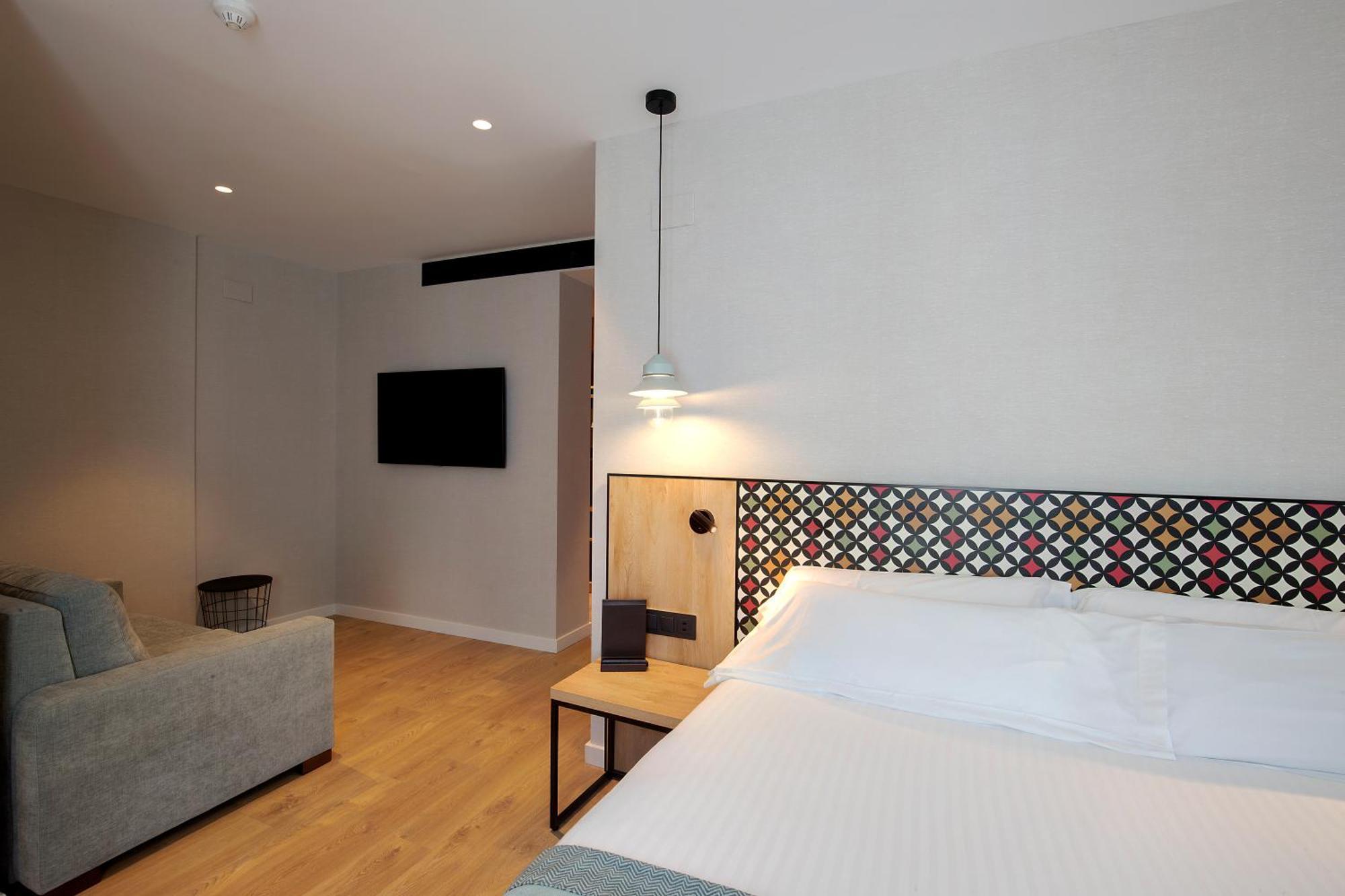 Catalonia Excelsior Hotel Valencia Room photo